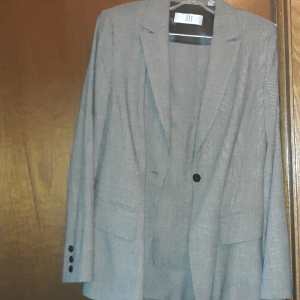 Ladies suit